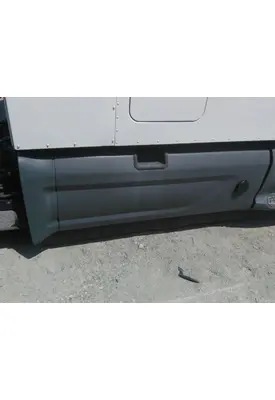 PETERBILT 579 CAB SKIRT/SIDE FAIRING