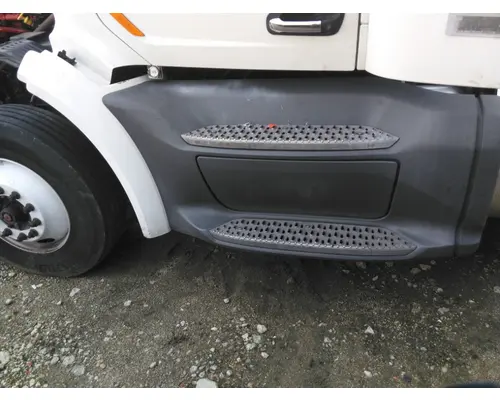 PETERBILT 579 CAB SKIRTSIDE FAIRING