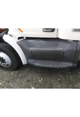 PETERBILT 579 CAB SKIRT/SIDE FAIRING