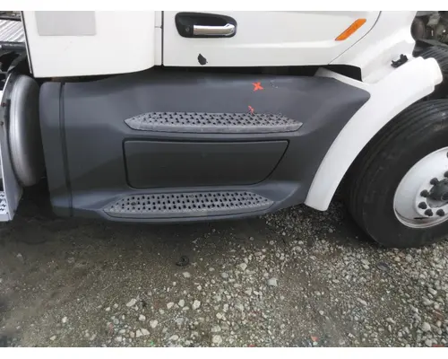 PETERBILT 579 CAB SKIRTSIDE FAIRING