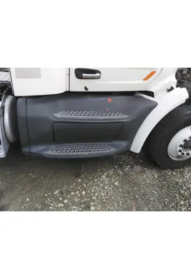 PETERBILT 579 CAB SKIRT/SIDE FAIRING