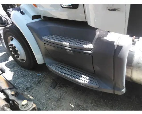 PETERBILT 579 CAB SKIRTSIDE FAIRING