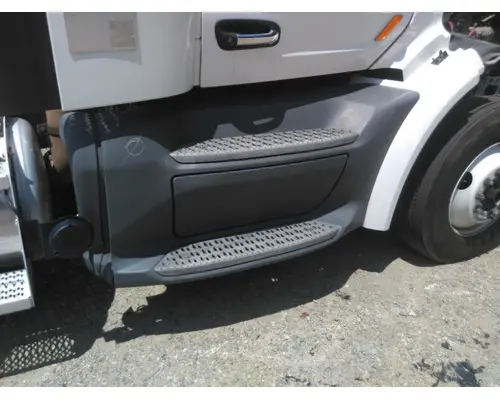 PETERBILT 579 CAB SKIRTSIDE FAIRING