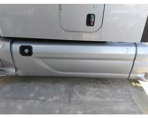 PETERBILT 579 CAB SKIRTSIDE FAIRING