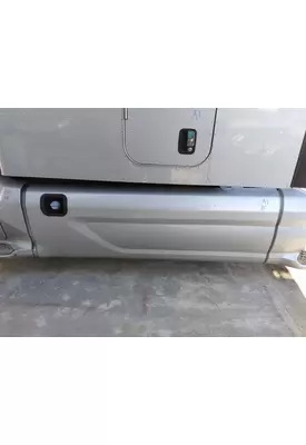 PETERBILT 579 CAB SKIRT/SIDE FAIRING