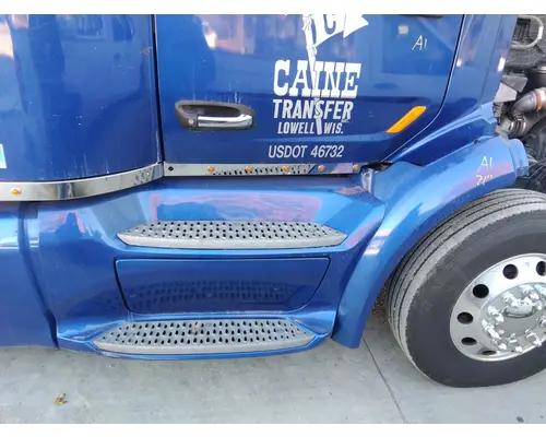 PETERBILT 579 CAB SKIRTSIDE FAIRING