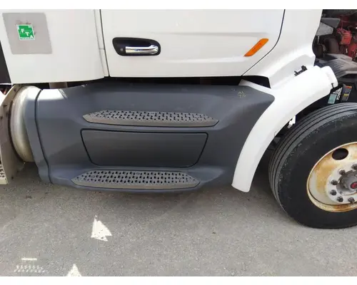 PETERBILT 579 CAB SKIRTSIDE FAIRING