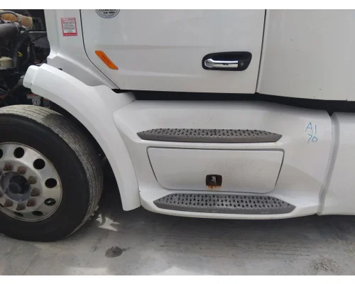 PETERBILT 579 CAB SKIRT/SIDE FAIRING