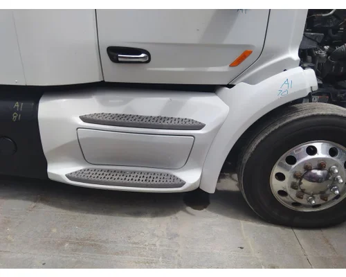 PETERBILT 579 CAB SKIRT/SIDE FAIRING