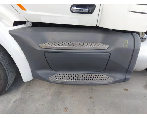 PETERBILT 579 CAB SKIRT/SIDE FAIRING