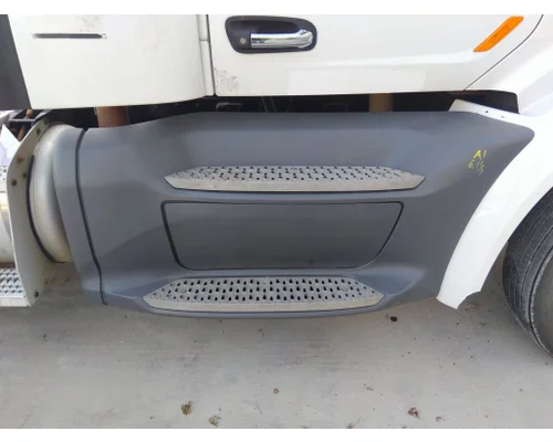 PETERBILT 579 CAB SKIRTSIDE FAIRING