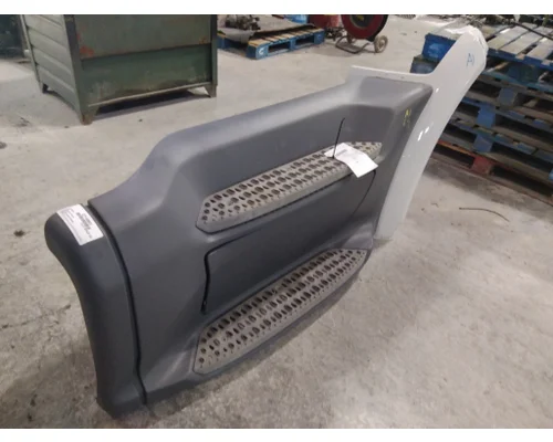 PETERBILT 579 CAB SKIRTSIDE FAIRING