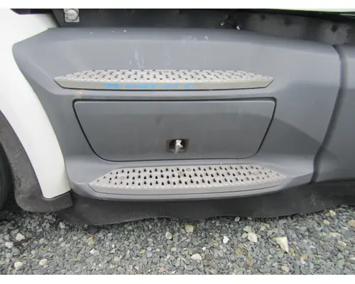 PETERBILT 579 CAB SKIRTSIDE FAIRING