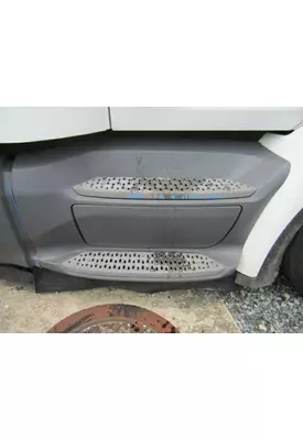 PETERBILT 579 CAB SKIRT/SIDE FAIRING