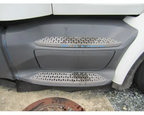 PETERBILT 579 CAB SKIRTSIDE FAIRING