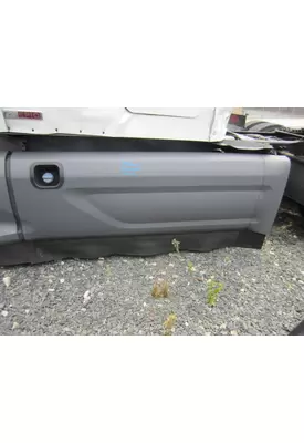 PETERBILT 579 CAB SKIRT/SIDE FAIRING