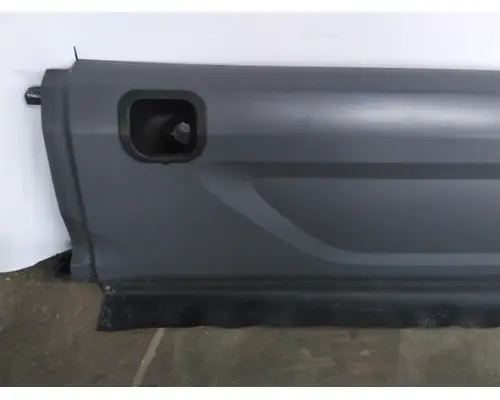 PETERBILT 579 CAB SKIRTSIDE FAIRING