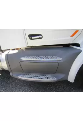 PETERBILT 579 CAB SKIRT/SIDE FAIRING
