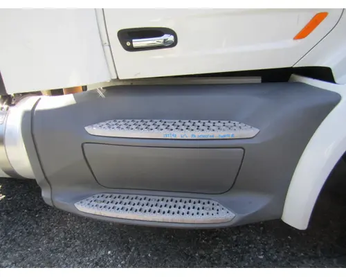 PETERBILT 579 CAB SKIRTSIDE FAIRING