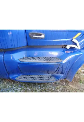 PETERBILT 579 CAB SKIRT/SIDE FAIRING