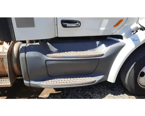 PETERBILT 579 CAB SKIRTSIDE FAIRING