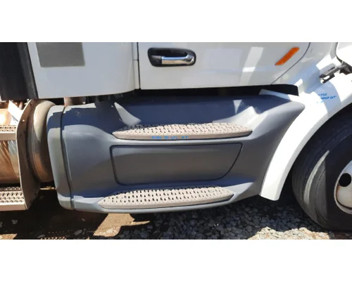 PETERBILT 579 CAB SKIRT/SIDE FAIRING