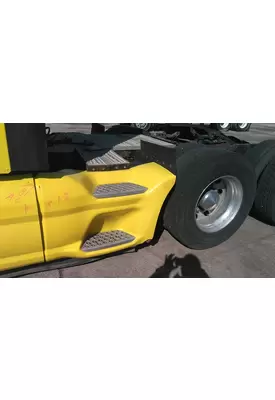 PETERBILT 579 CAB SKIRT/SIDE FAIRING