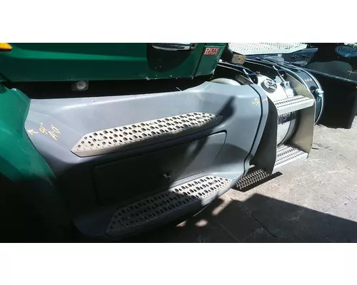 PETERBILT 579 CAB SKIRTSIDE FAIRING