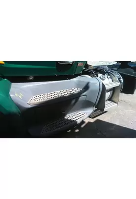 PETERBILT 579 CAB SKIRT/SIDE FAIRING