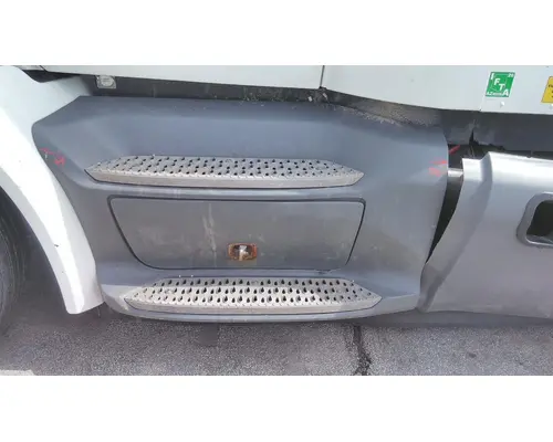 PETERBILT 579 CAB SKIRTSIDE FAIRING