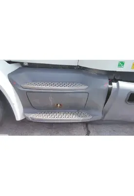 PETERBILT 579 CAB SKIRT/SIDE FAIRING