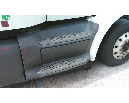 PETERBILT 579 CAB SKIRTSIDE FAIRING