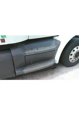 PETERBILT 579 CAB SKIRT/SIDE FAIRING