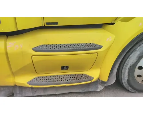 PETERBILT 579 CAB SKIRTSIDE FAIRING