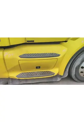 PETERBILT 579 CAB SKIRT/SIDE FAIRING