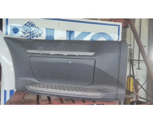 PETERBILT 579 CAB SKIRTSIDE FAIRING