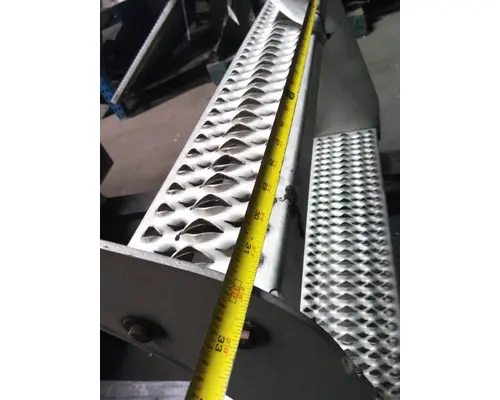 PETERBILT 579 CAB STEP