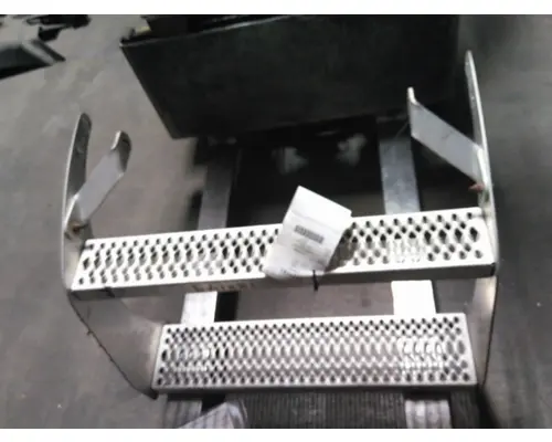 PETERBILT 579 CAB STEP