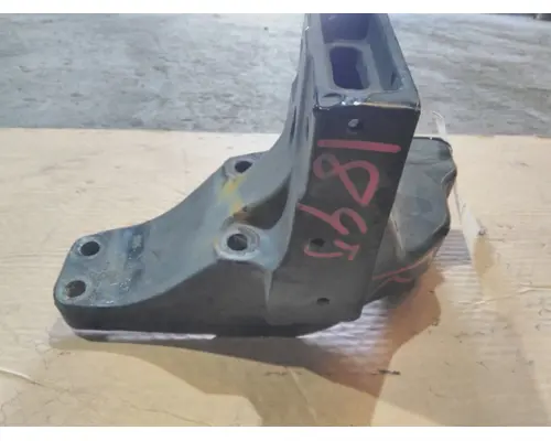 PETERBILT 579 CAB SUPPORT