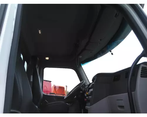 PETERBILT 579 CAB