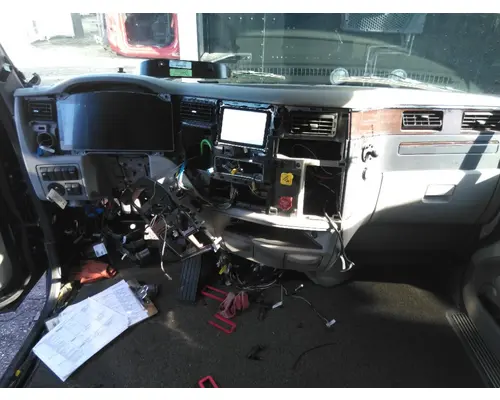 PETERBILT 579 CAB