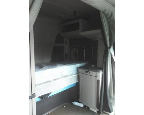 PETERBILT 579 CAB