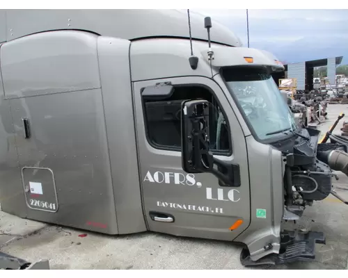 PETERBILT 579 CAB