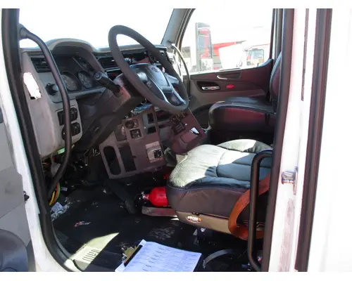 PETERBILT 579 CAB