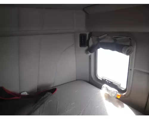 PETERBILT 579 CAB