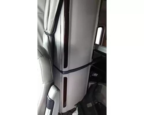 PETERBILT 579 CAB