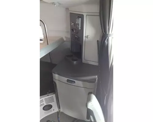 PETERBILT 579 CAB