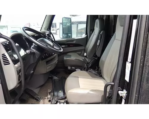 PETERBILT 579 CAB