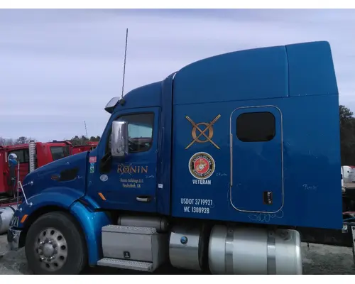 PETERBILT 579 CAB