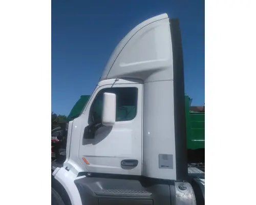 PETERBILT 579 CAB
